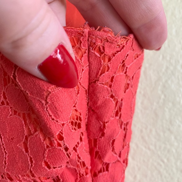 Lacey peplum tank with side zipper - Picture 4 of 4